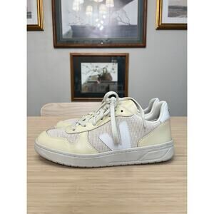Vejas V-10 Mesh Sneaker in Jute and White Women's Size 9